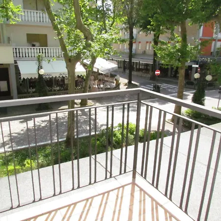 Functional Flat With 3 Balconies 비비오네